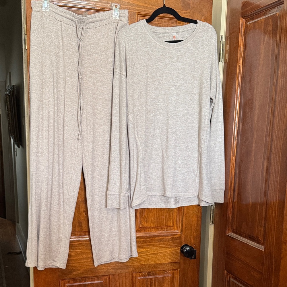 Mono B Heather Gray Top